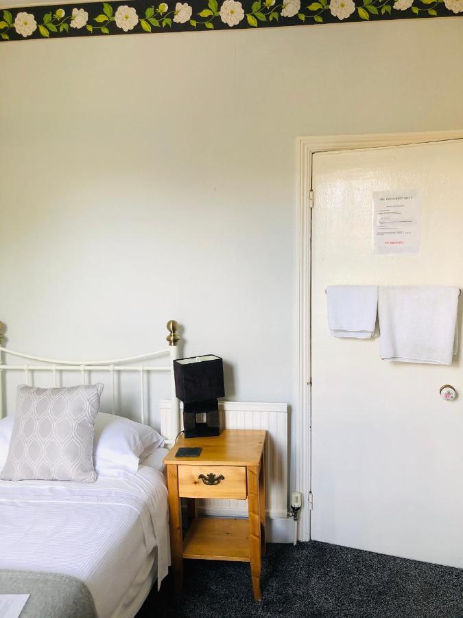 Brook House Bed & Breakfast บรอดเวย์ ภายนอก รูปภาพ