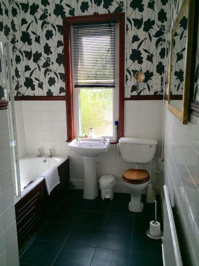 Brook House Bed & Breakfast บรอดเวย์ ภายนอก รูปภาพ